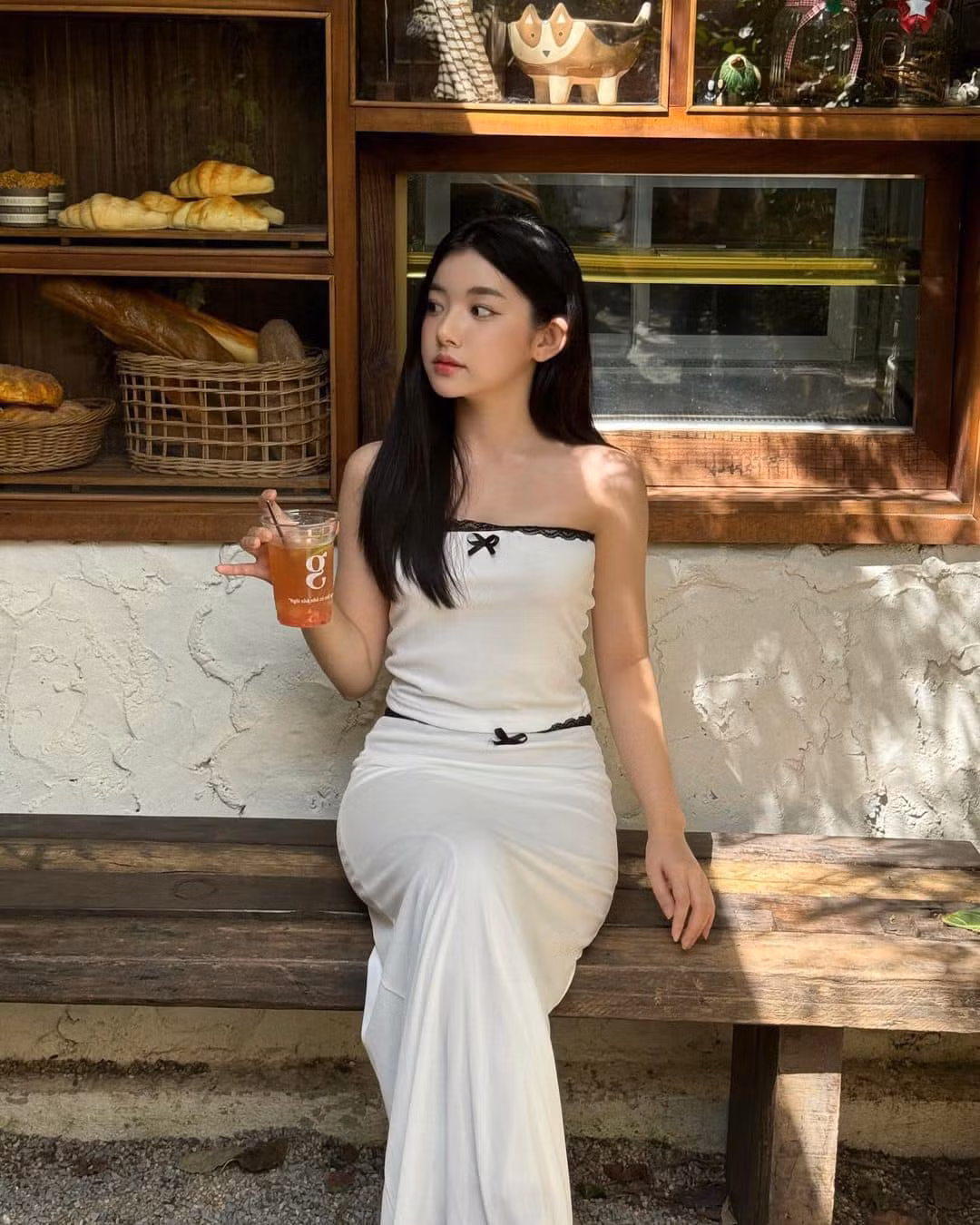 Trước đó, Quỳnh Trương từng đạt được nhiều thành tích đáng ngưỡng mộ như thủ khoa học sinh giỏi cấp tỉnh Nghệ An và có điểm thi tốt nghiệp THPT cao.