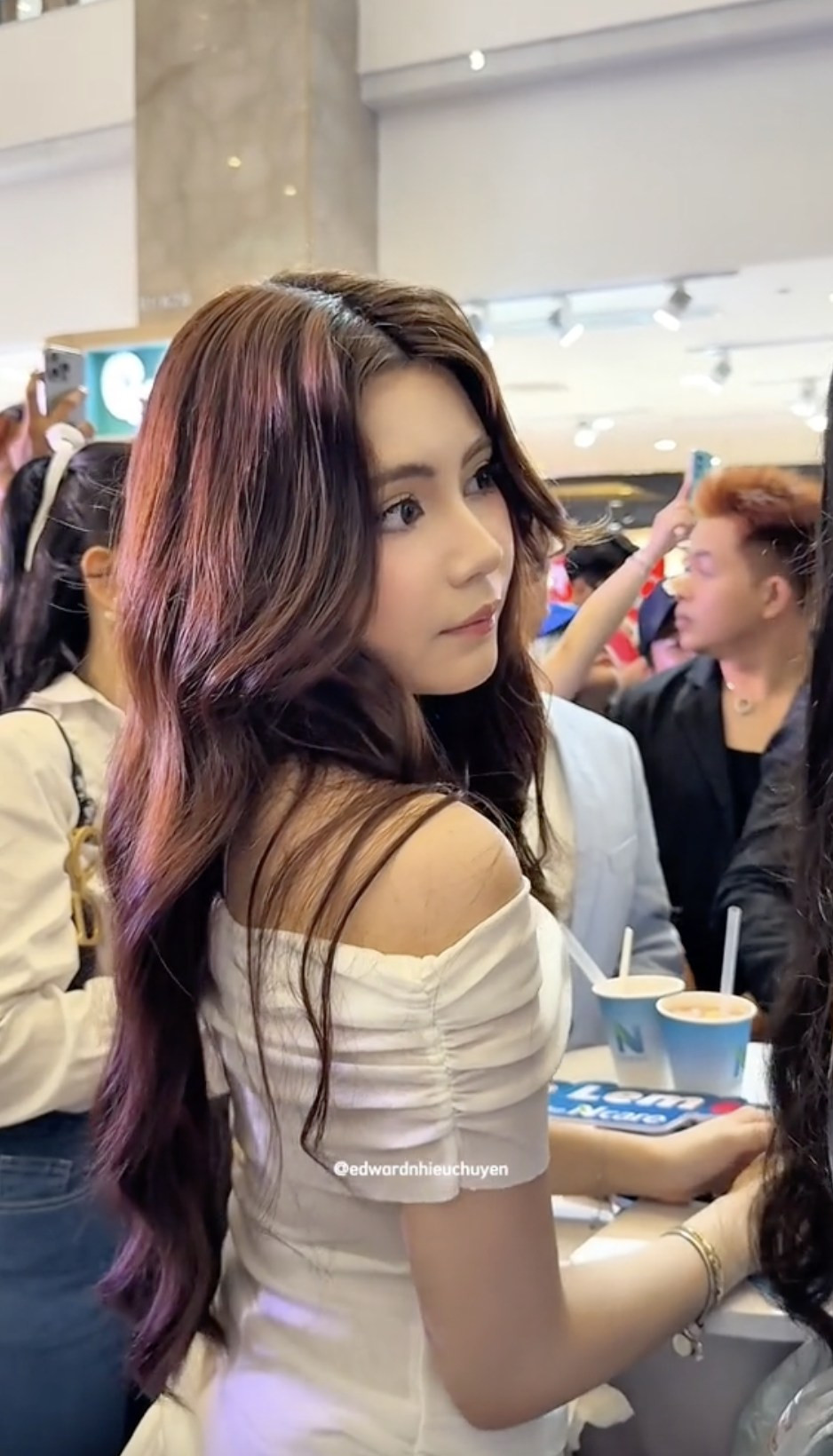 Trong khi đó, Lọ Lem khiến nhiều người xao xuyến với vẻ ngoài sắc sảo, cá tính hơn. (Ảnh: edwardnhieuchuyen)