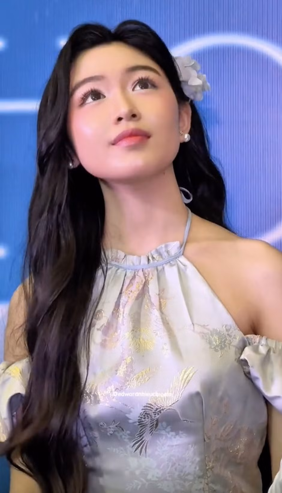 Ở tuổi 16 và 18, hai ái nữ nhà Quyền Linh ngày một nổi bật, được quan tâm, yêu mến trên MXH. Nhan sắc của cả hai được nhận xét "mỗi người một vẻ mười phân vẹn mười". (Ảnh: edwardnhieuchuyen)