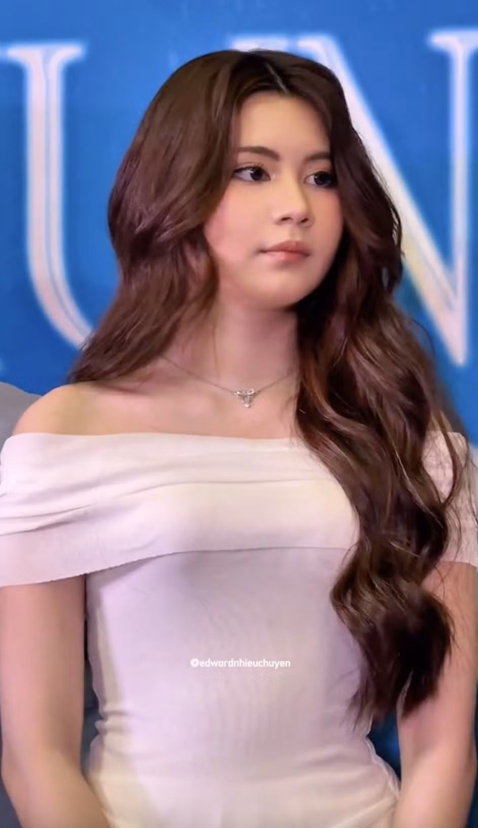 Thời gian gần đây, việc thay đổi phong cách từ ngọt ngào sang cá tính với việc thay đổi cách ăn mặc, trang điểm cùng kiểu tóc của Hạt Dẻ nhận về nhiều lời khen ngợi. (Ảnh: edwardnhieuchuyen)