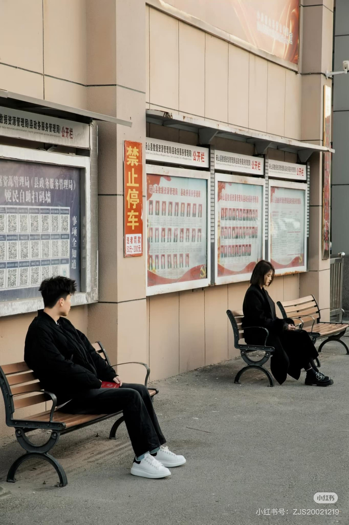 Nhiều nhiếp ảnh gia làm công việc chụp ảnh cưới cảm thấy có tiềm năng để mở rộng thị trường kinh doanh, và thế là dịch vụ chụp ảnh cho các cặp đôi ly hôn đã ra đời.