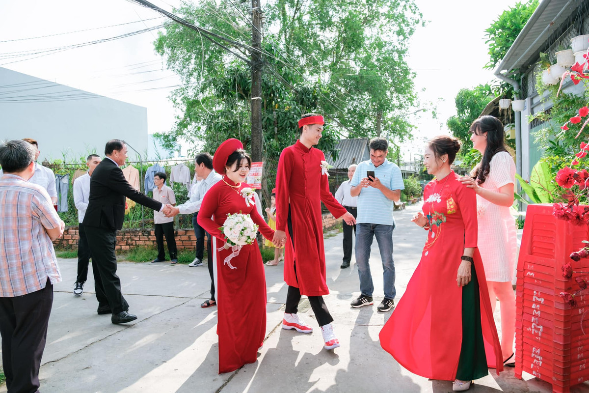 Đám cưới của cặp đôi nhận về rất nhiều lời chúc phúc của người theo dõi.