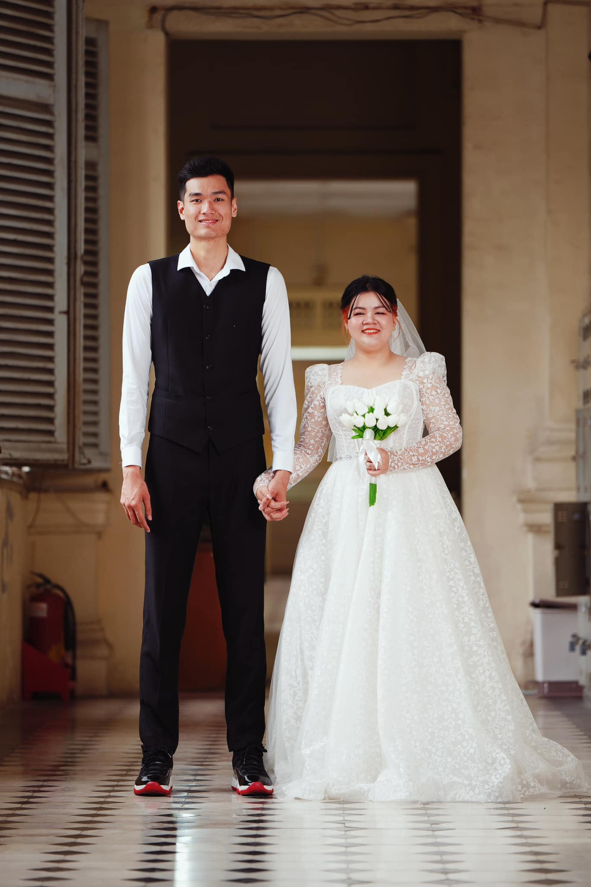 Sau khi về chung nhà, cặp đôi thường xuyên chia sẻ những khoảng khắc tình cảm lên trang cá nhân.