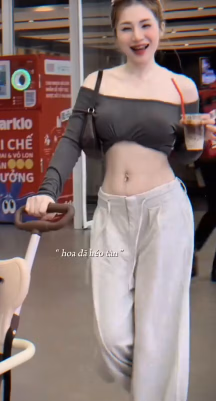 Nhiều người xem video đã thêm trân trọng những người phụ nữ với thiên chức làm mẹ thiêng liêng.