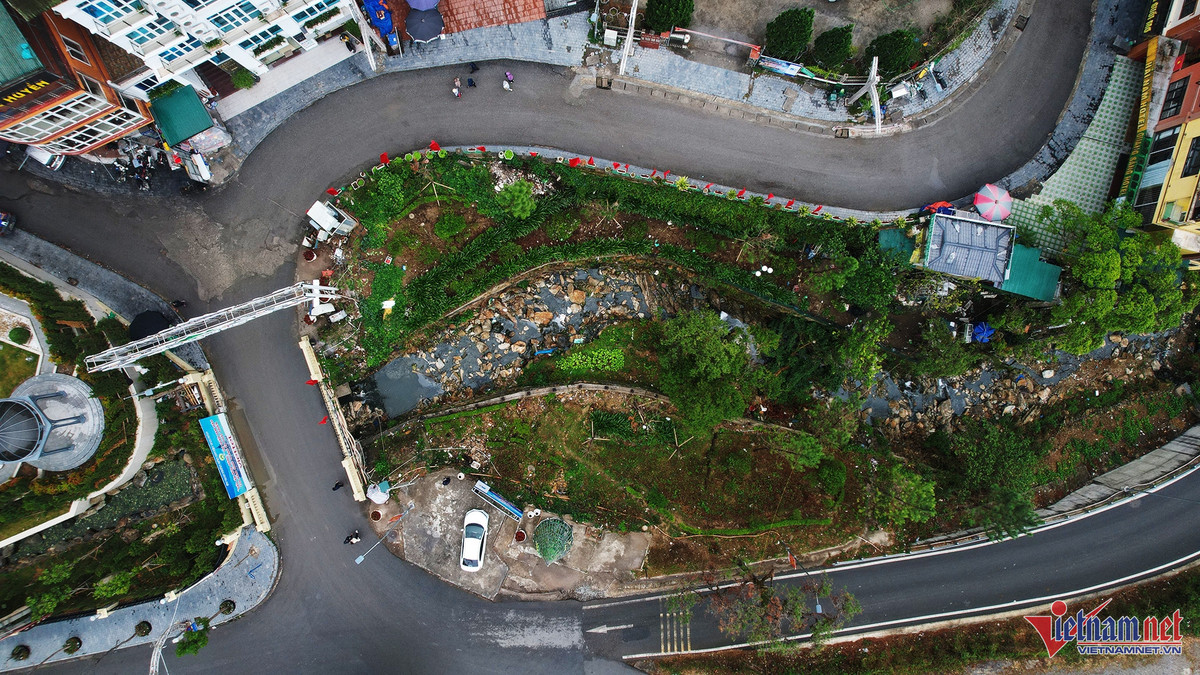 Canh o nhiem tram trong o suoi Mo tren dinh Tam Dao