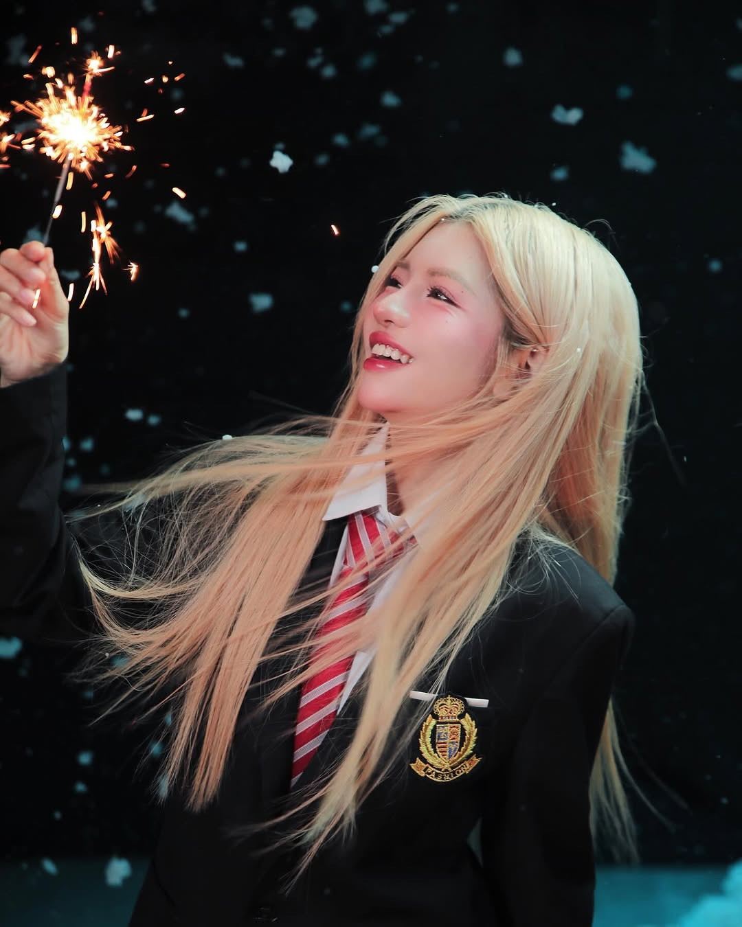 Cô nàng xuất hiện với trang phục nữ xinh ngọt ngào, mang nét thanh xuân hoài niệm.