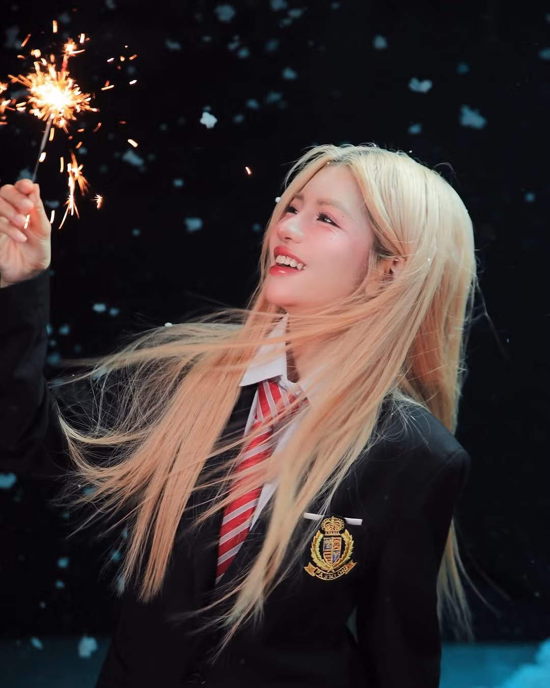 Cô nàng xuất hiện với trang phục nữ xinh ngọt ngào, mang nét thanh xuân hoài niệm.