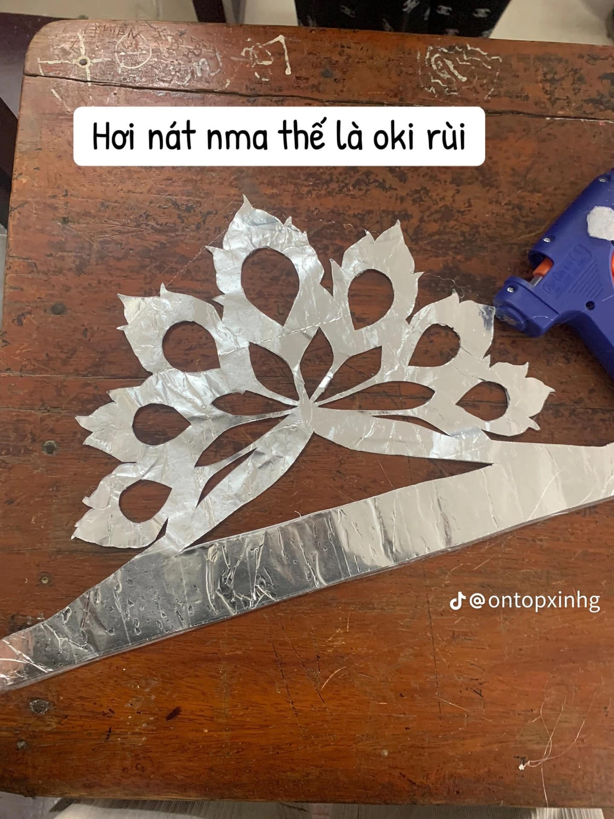 Để tạo nên được những tác phẩm như thế này còn cần sự kiên trì, cẩn thận vì nếu không khéo rất dễ làm bị thương tay.