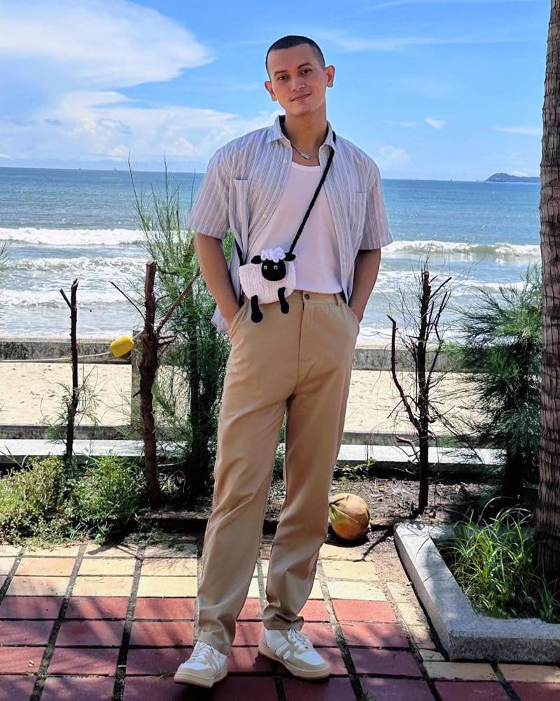 Mỗi ngày, sau khi kết thúc công việc toàn thời gian, chàng trai có thân hình cao lớn, vạm vỡ lại làm bạn với phòng tập và những cuộn len.