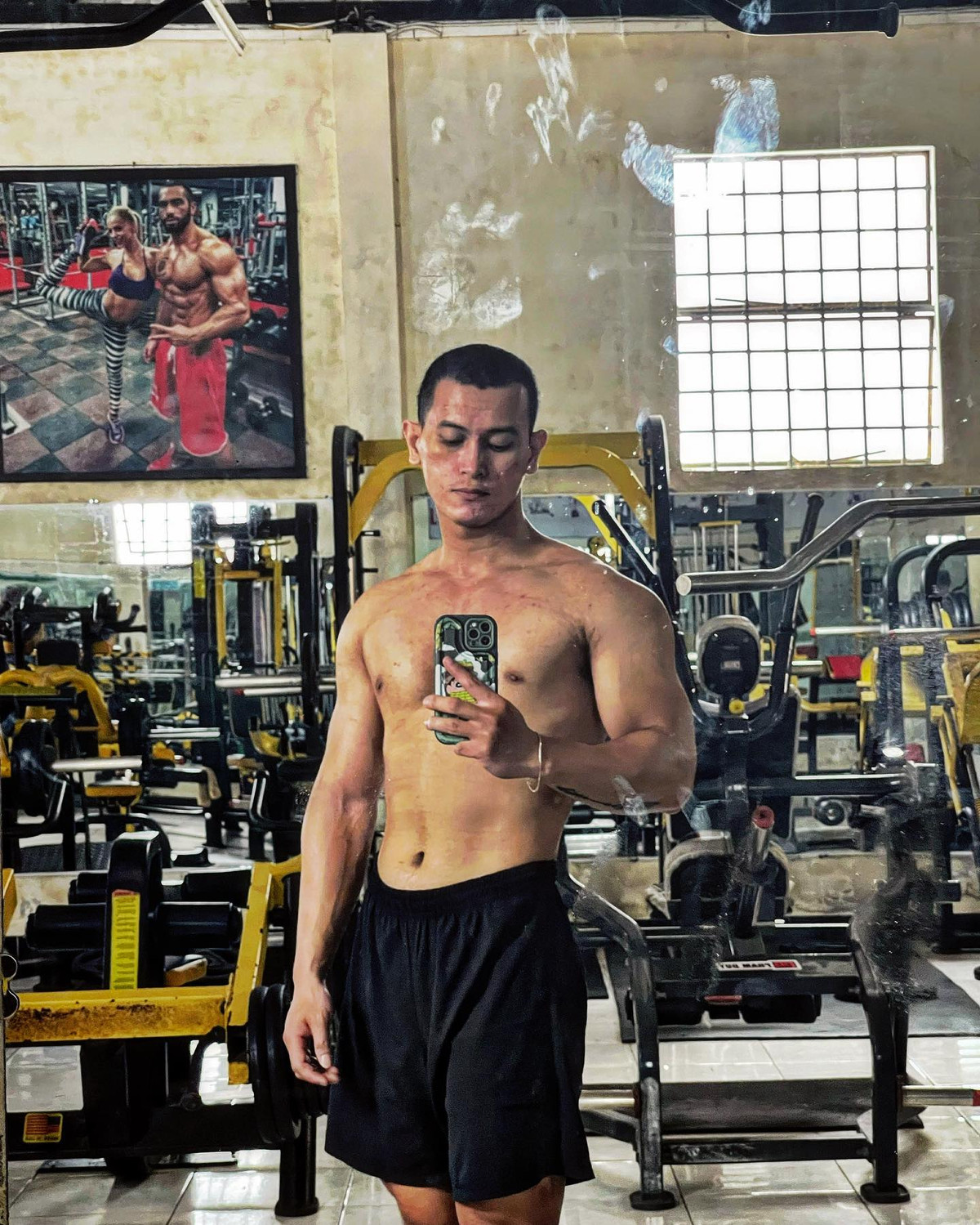 Với Tùng, tập gym giúp anh rèn luyện sức khỏe, có thêm năng lượng và sức sống, còn móc len là lúc anh được “tĩnh lại”, cảm nhận từng mũi kim và cả hơi thở của chính mình.