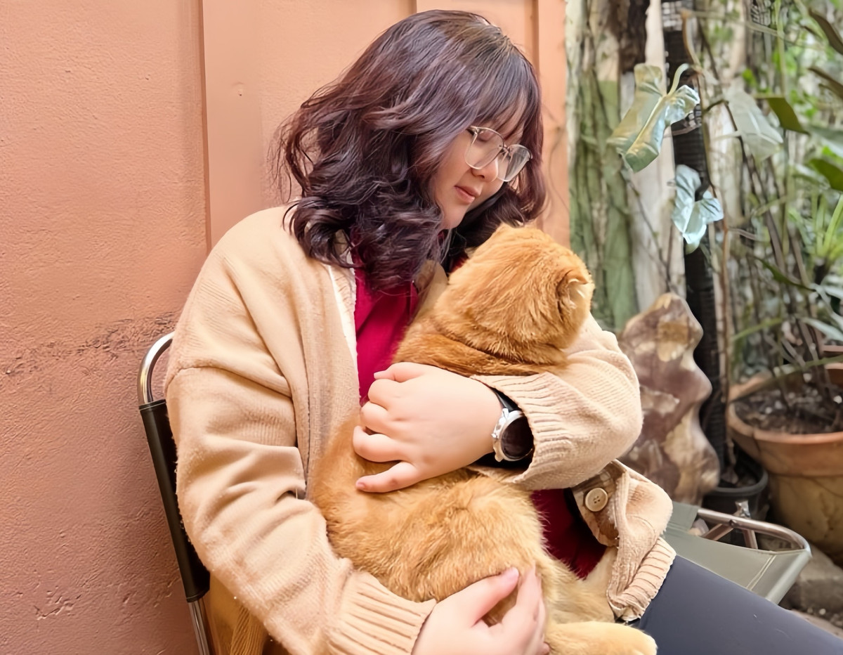 Tháng 5/2023, Châu phẫu thuật tuyến giáp. Ca mổ thành công nhưng vết mổ khó lành. Cô phải trở lại bệnh viện điều trị. Hai ngày trước kỳ thi tốt nghiệp, Châu xin bác sĩ khâu lại vết mổ cho mình để kịp tham dự kỳ thi.