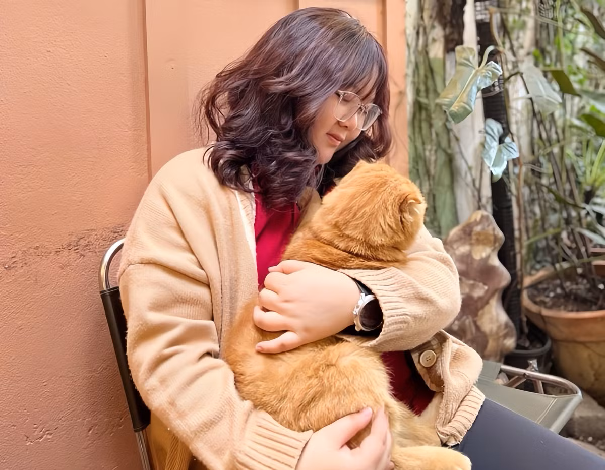 Tháng 5/2023, Châu phẫu thuật tuyến giáp. Ca mổ thành công nhưng vết mổ khó lành. Cô phải trở lại bệnh viện điều trị. Hai ngày trước kỳ thi tốt nghiệp, Châu xin bác sĩ khâu lại vết mổ cho mình để kịp tham dự kỳ thi.