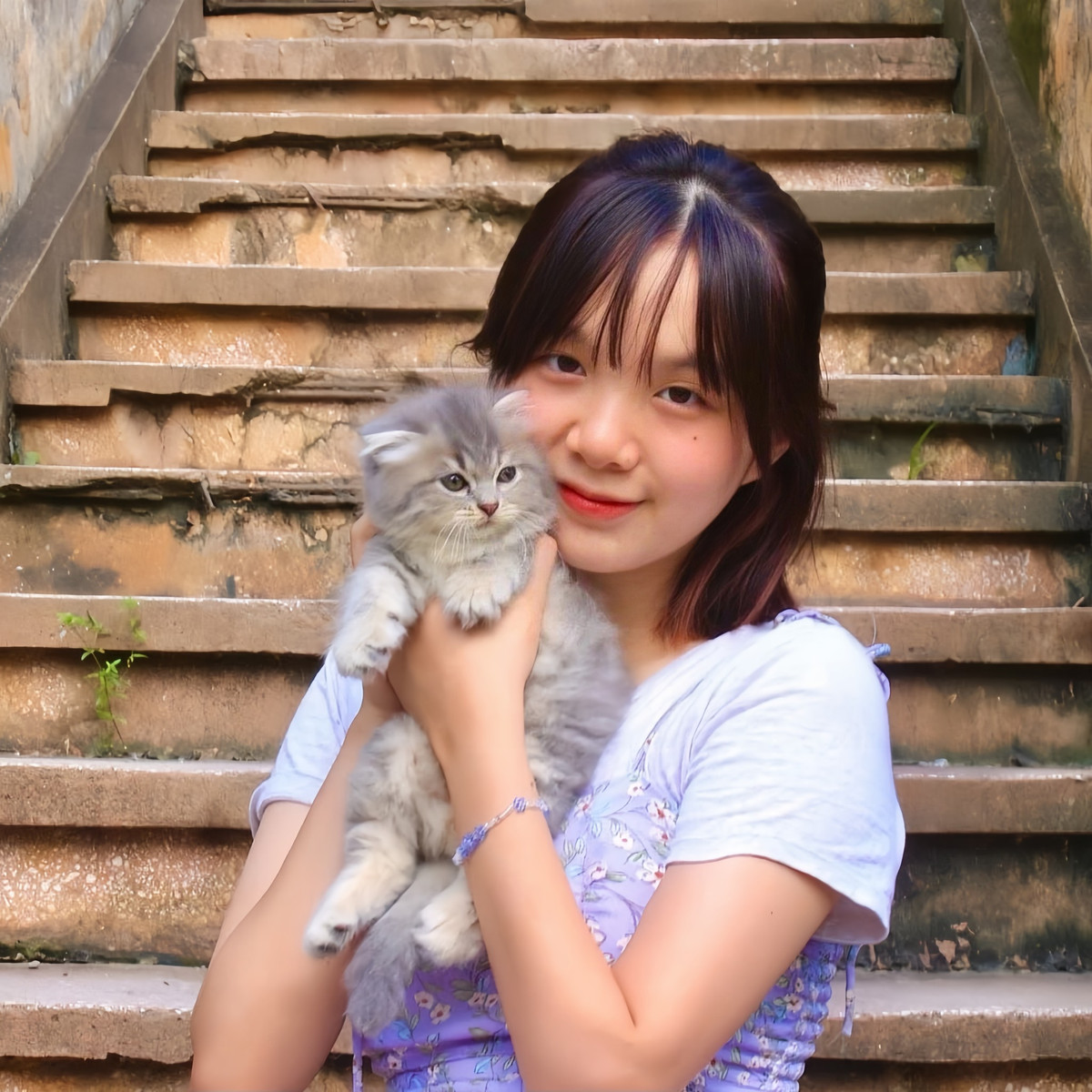 Tuổi 18, Châu bắt đầu phát hiện ra cơ thể mình có nhiều biểu hiện lạ. Cô luôn khát nước (mỗi ngày có thể uống 5-7 lít nước), mất ngủ triền miên, có thời điểm 3 ngày liền chỉ ngủ được 2 tiếng.