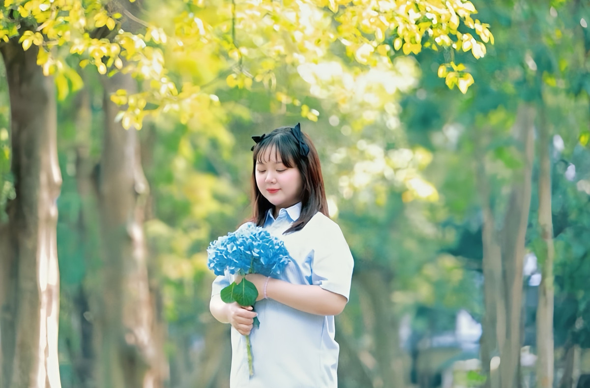 Sau khi chuyển đến Bệnh viện Bạch Mai (Hà Nội), Châu được chẩn đoán mắc 2 căn bệnh quái ác cùng lúc, đó là ung thư tuyến giáp và u bào Langerhans đa hệ thống Letterer-Siwe - một căn bệnh ác tính hiếm gặp.