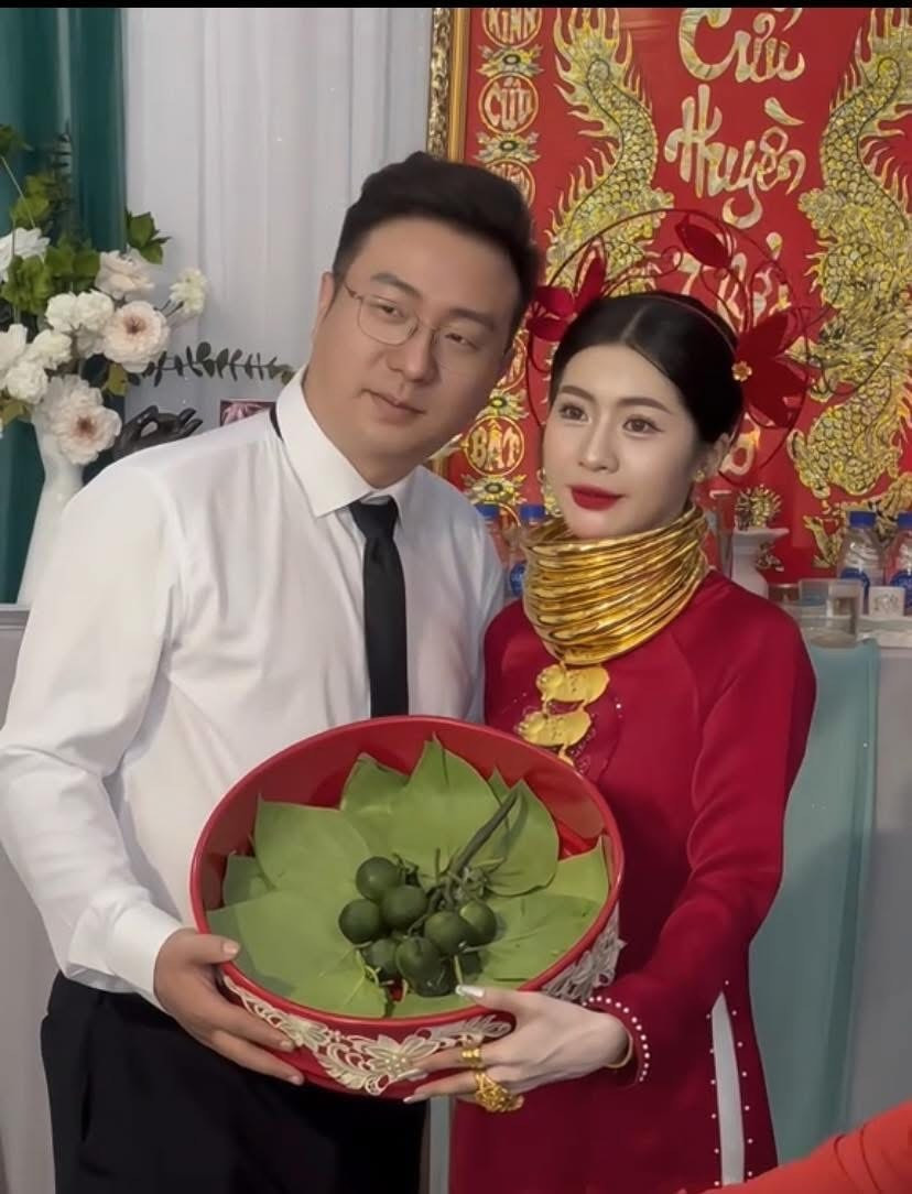 Lễ vu quy được thực hiện theo phong tục truyền thống Việt Nam.