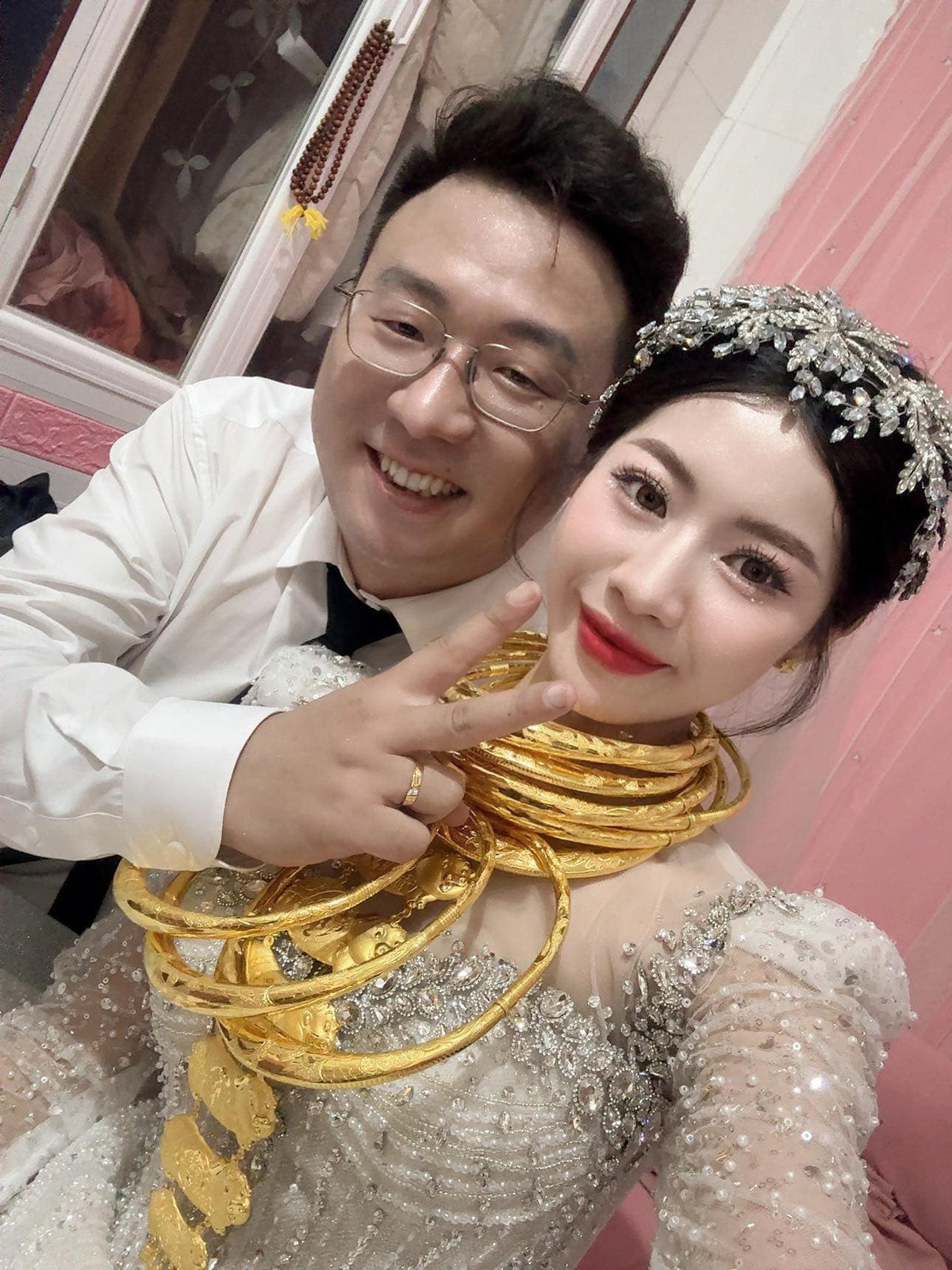 Ngoại hình của chú rể và cô dâu được nhận xét vô cùng xứng đôi.