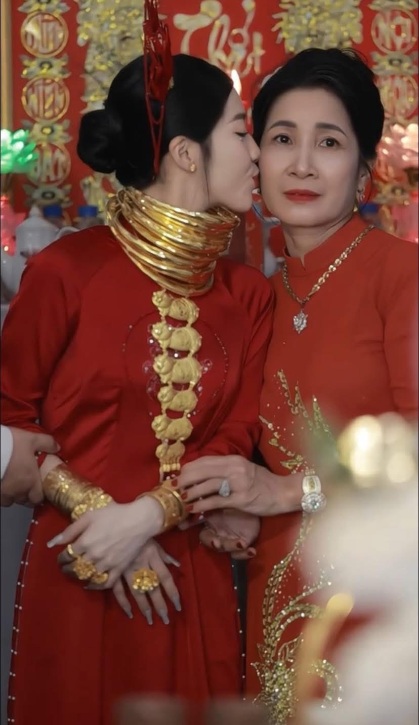 Nhân vật chính của đám cưới này là cô dâu Nhật Linh đến từ Kiên Giang, chú rể Yue Feng đến từ Trung Quốc.