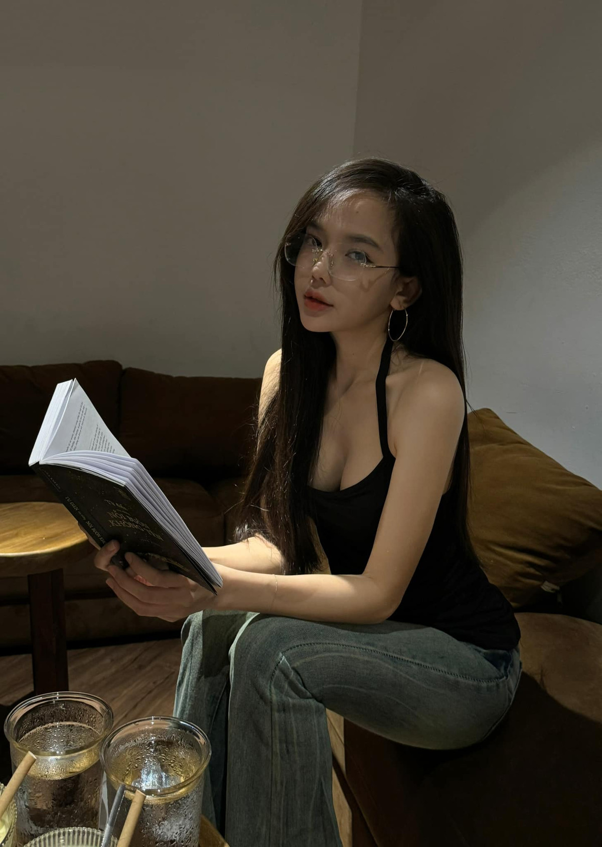 Cô nàng từng tốt nghiệp khoa Triết học, Học viện Báo chí và Tuyên truyền.