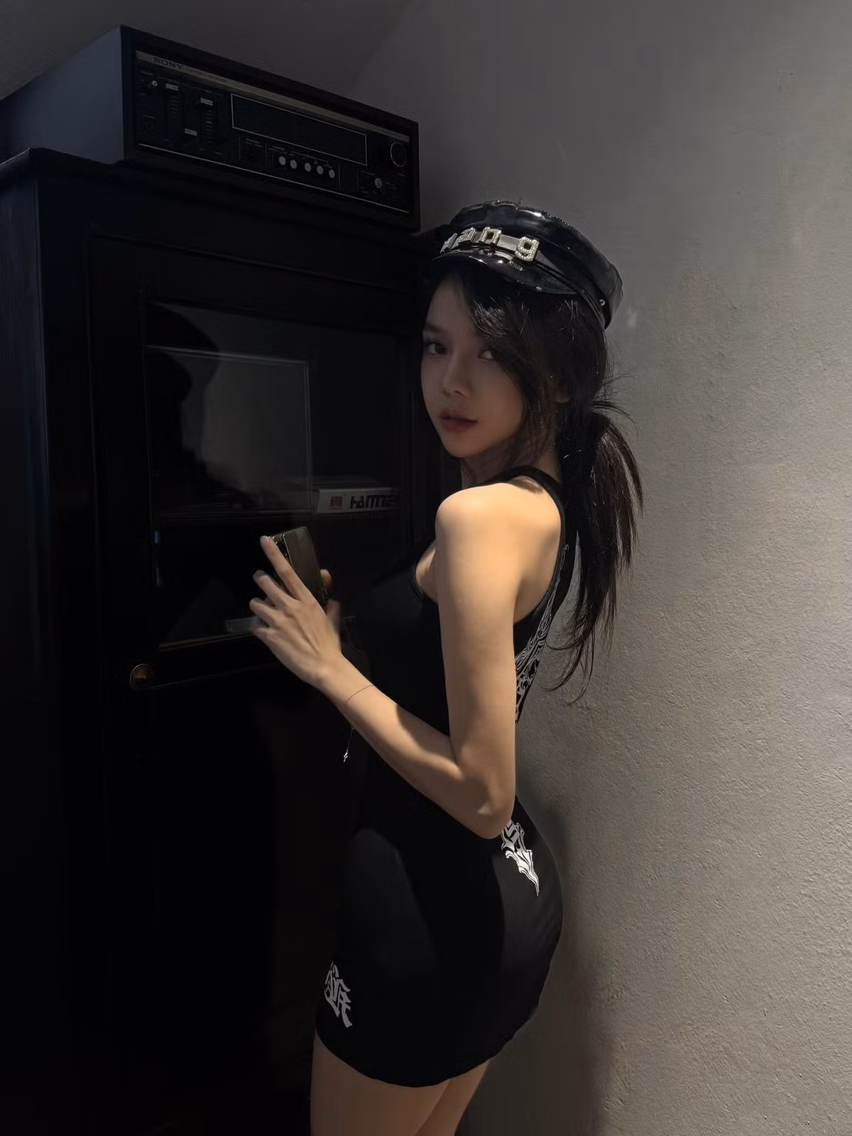 Nàng hot girl 9x sở hữu gương mặt nhỏ nhắn, xinh đẹp cùng làn da trắng sáng khiến nhiều người liên tưởng đến các tỷ tỷ xứ Trung.