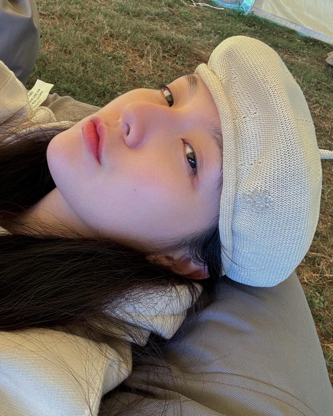 Đặc biệt trong những tấm hình cận cảnh, Hải Tú khoe nhan sắc mặt mộc không tì vết khiến nhiều người xuýt xoa.