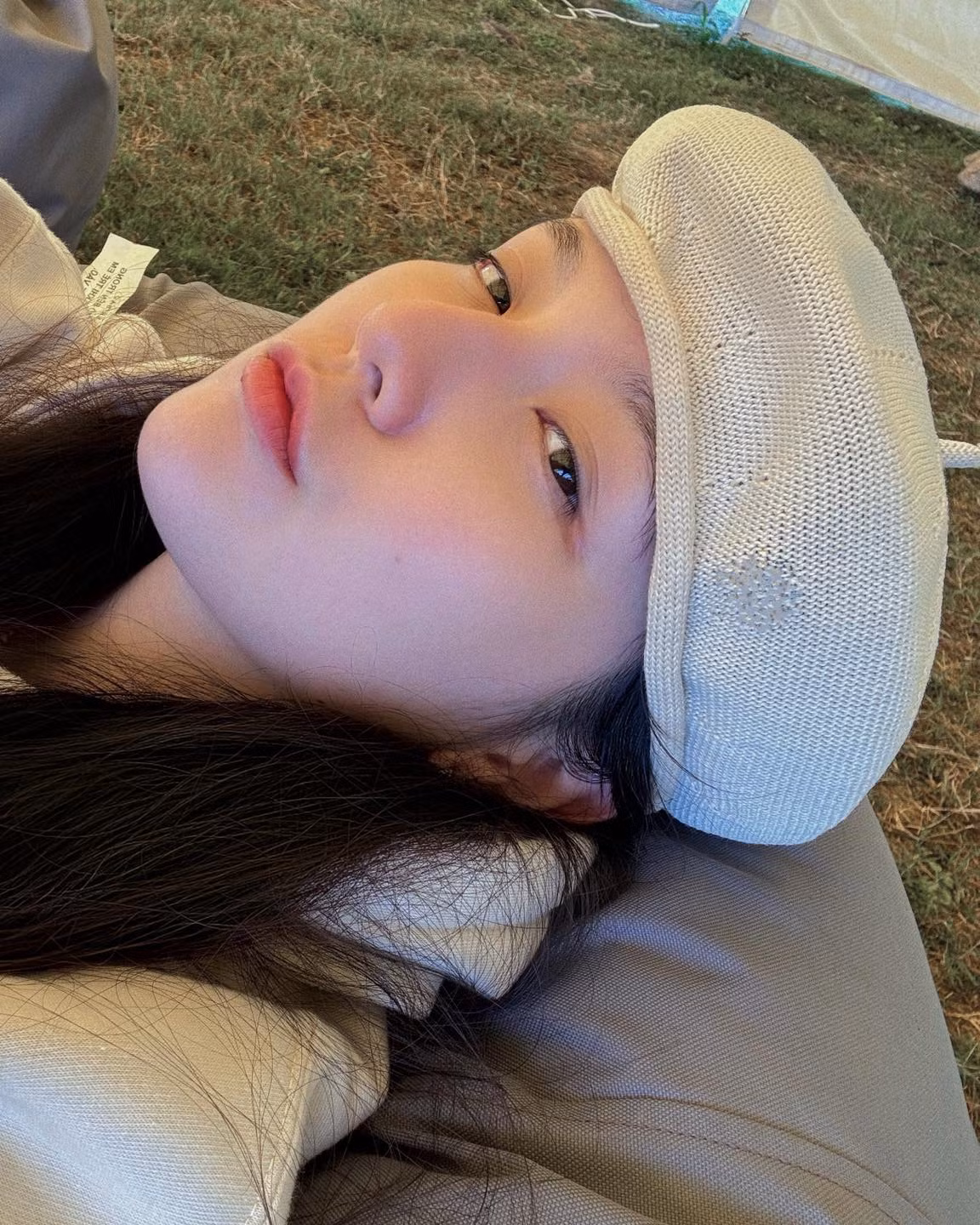 Đặc biệt trong những tấm hình cận cảnh, Hải Tú khoe nhan sắc mặt mộc không tì vết khiến nhiều người xuýt xoa.