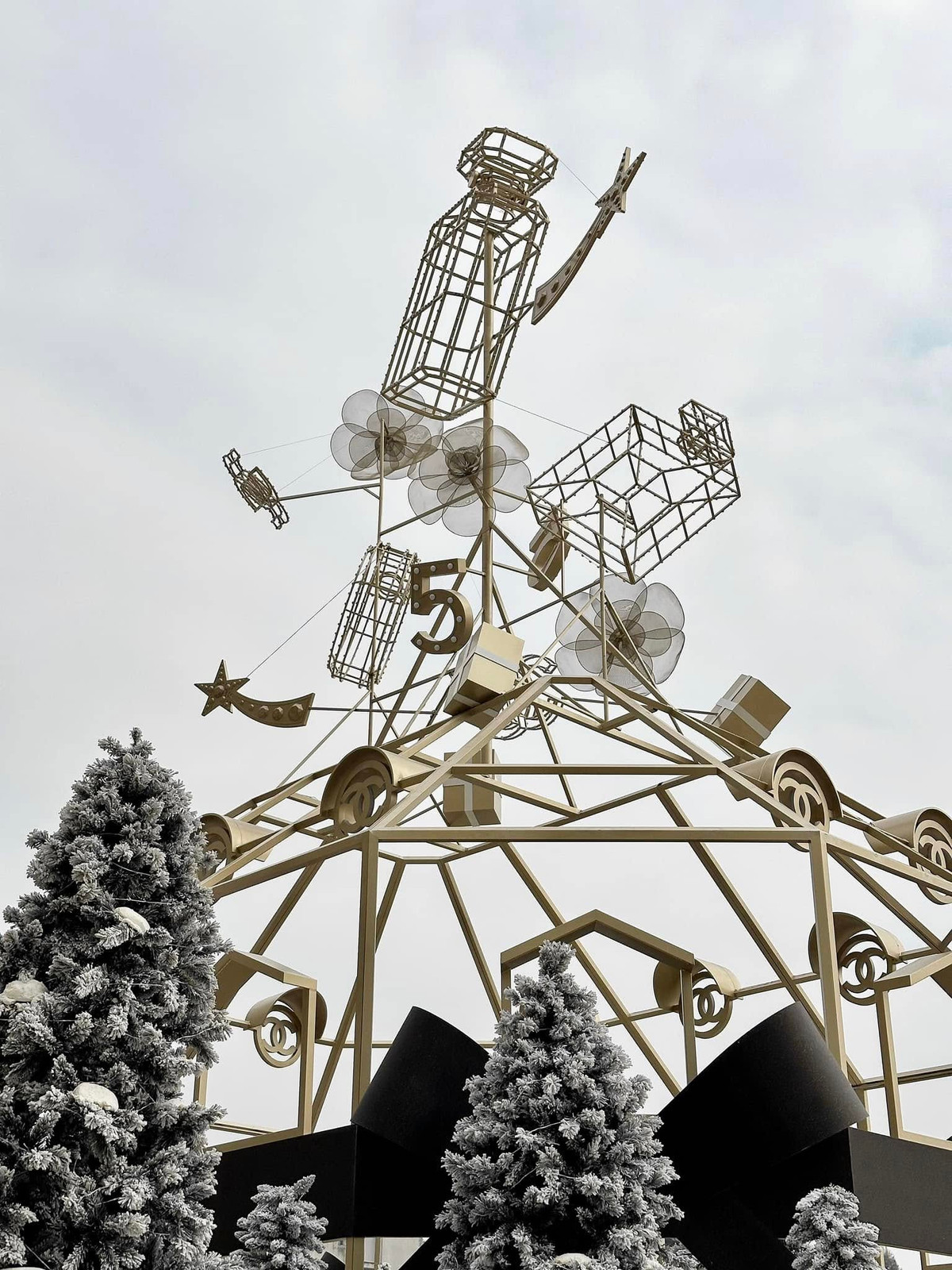 Buổi tối khi lên đèn, cả khu vực này trở nên lung linh hơn bao giờ hết.