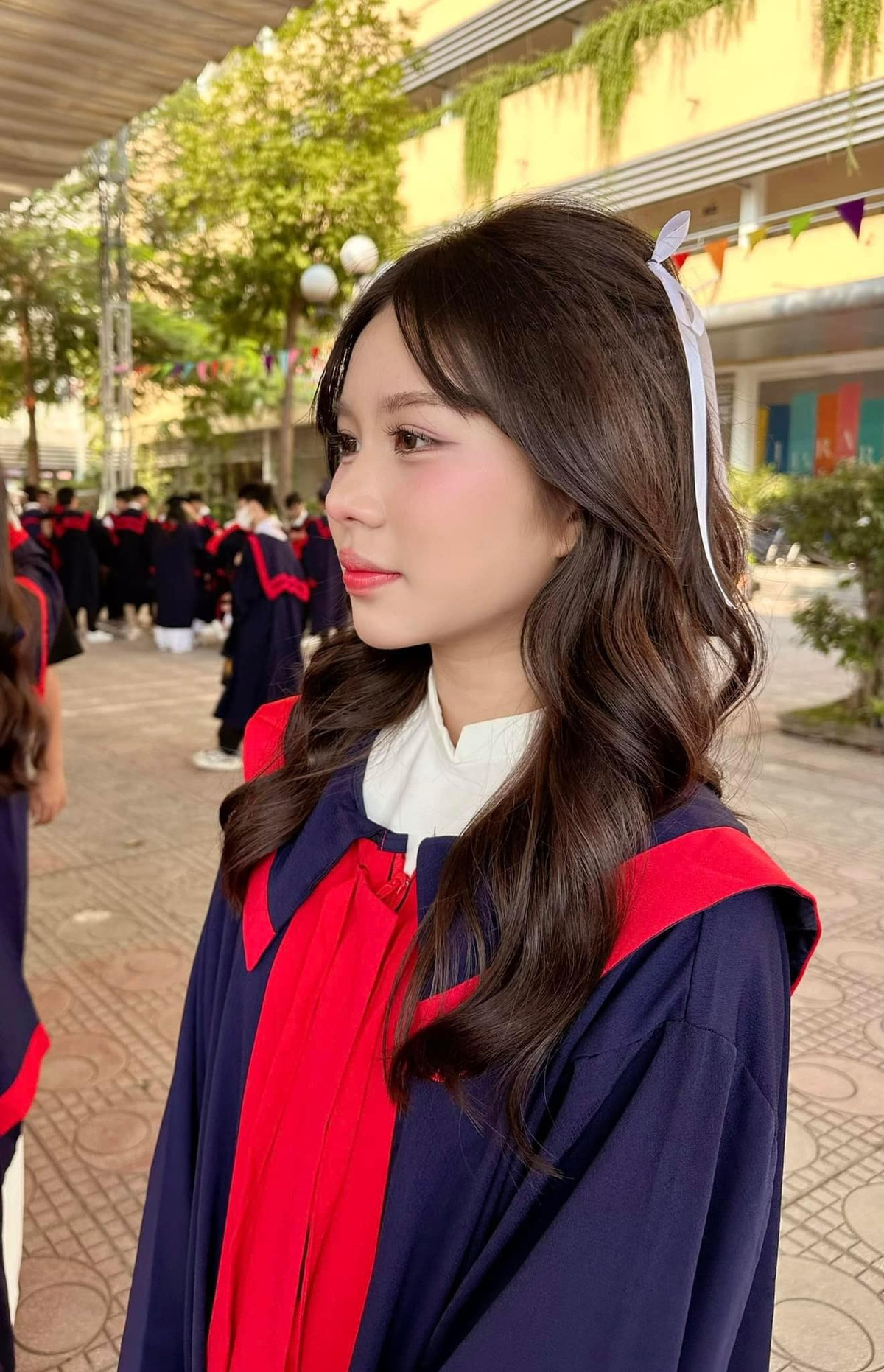 Cô bạn có chiều cao xấp xỉ mẹ. Trong một số tấm ảnh từng được Minh Hương đăng tải, con gái Minh Hương ưa thích những môn thể thao có tính vận động như bóng rổ.