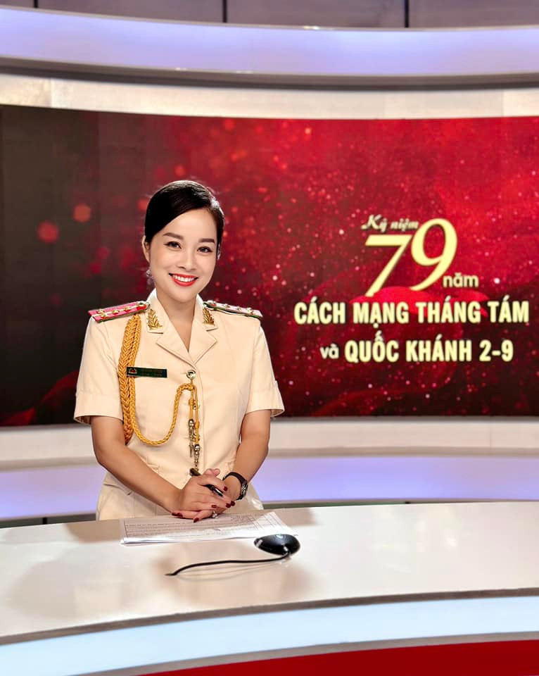 Bên cạnh sự nghiệp thành công, Minh Hương còn có cuộc sống hạnh phúc bên ông xã là kiến trúc sư và 2 con. (Ảnh: FBNV)