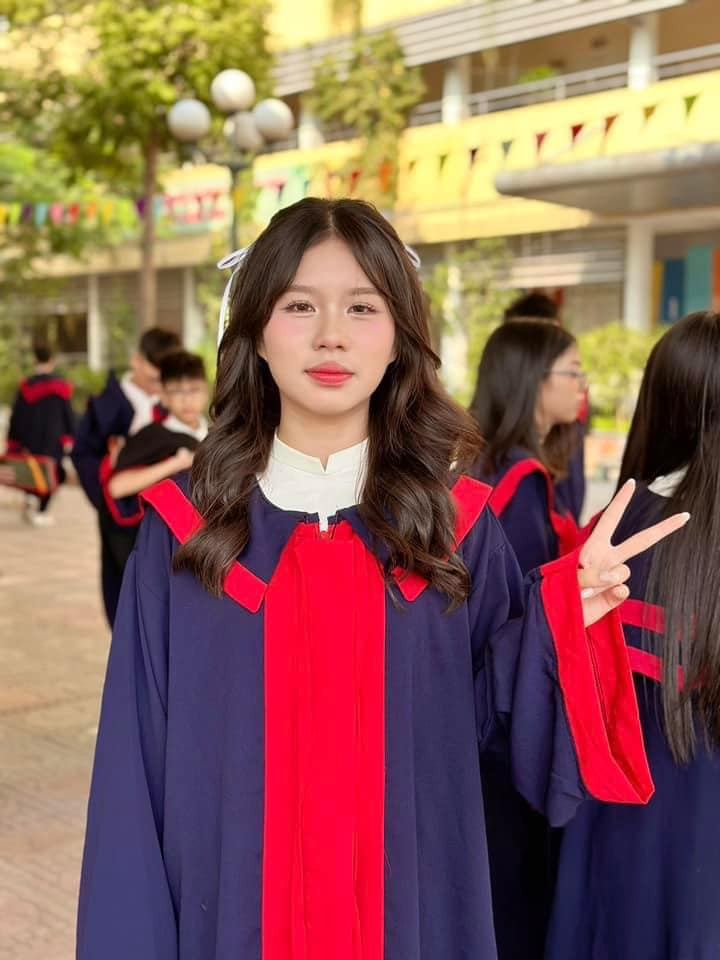 Con gái Minh Hương có vẻ ngoài xinh xắn, thừa hưởng nét đẹp của mẹ.