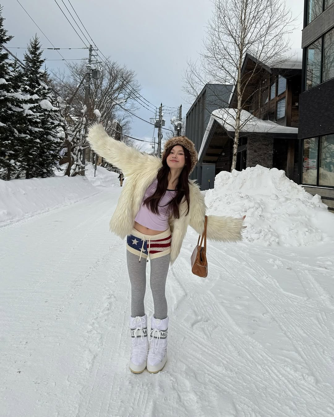 y Phạm (sinh năm 2001) là một trong những gương mặt trẻ được yêu thích trên các nền tảng MXH hiện nay.