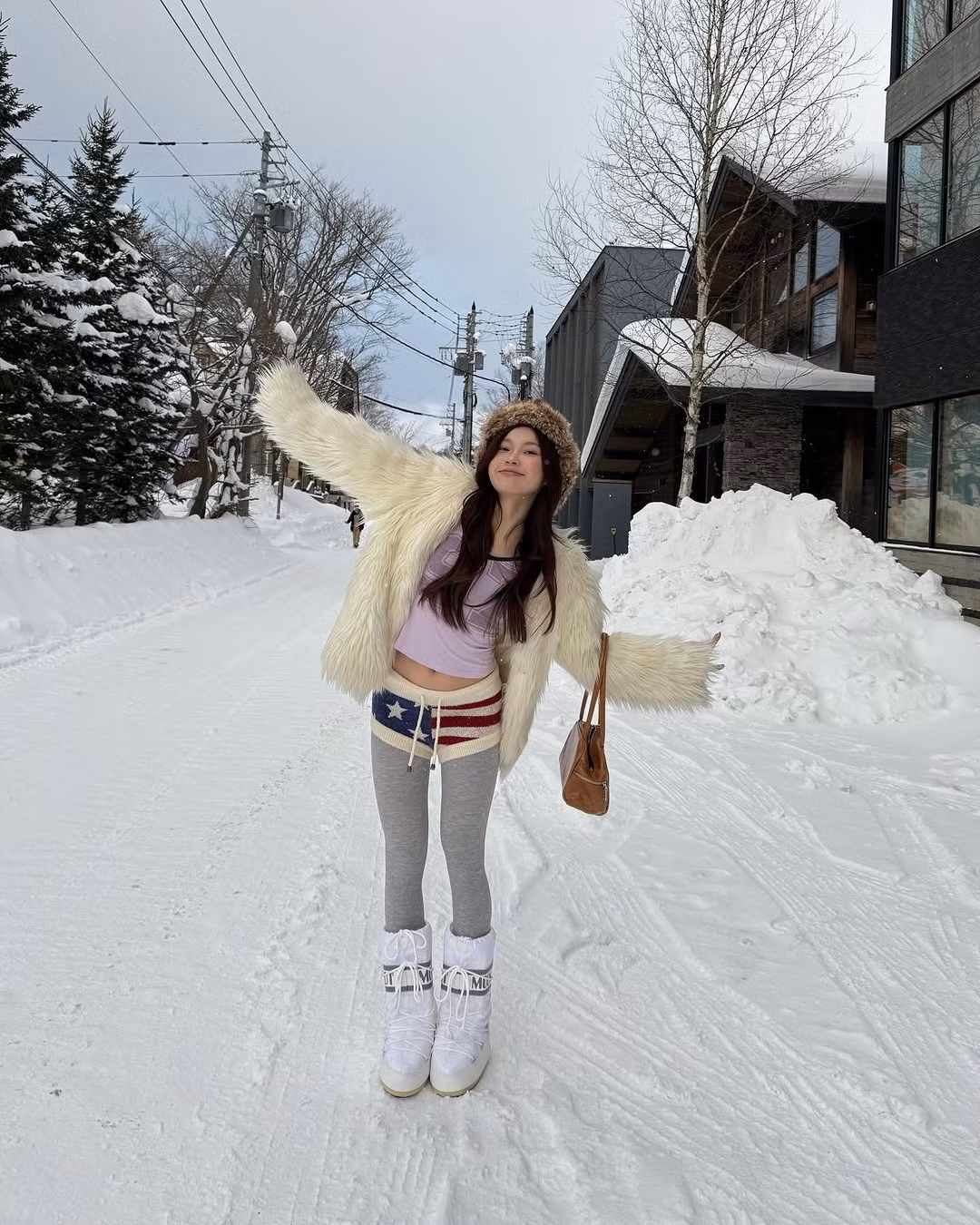 y Phạm (sinh năm 2001) là một trong những gương mặt trẻ được yêu thích trên các nền tảng MXH hiện nay.