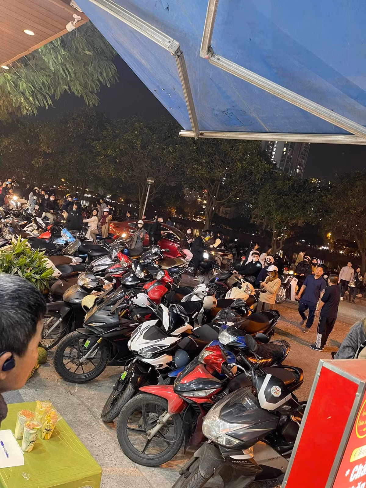 Nhiều bãi để xe đang hoạt động hết công suất.