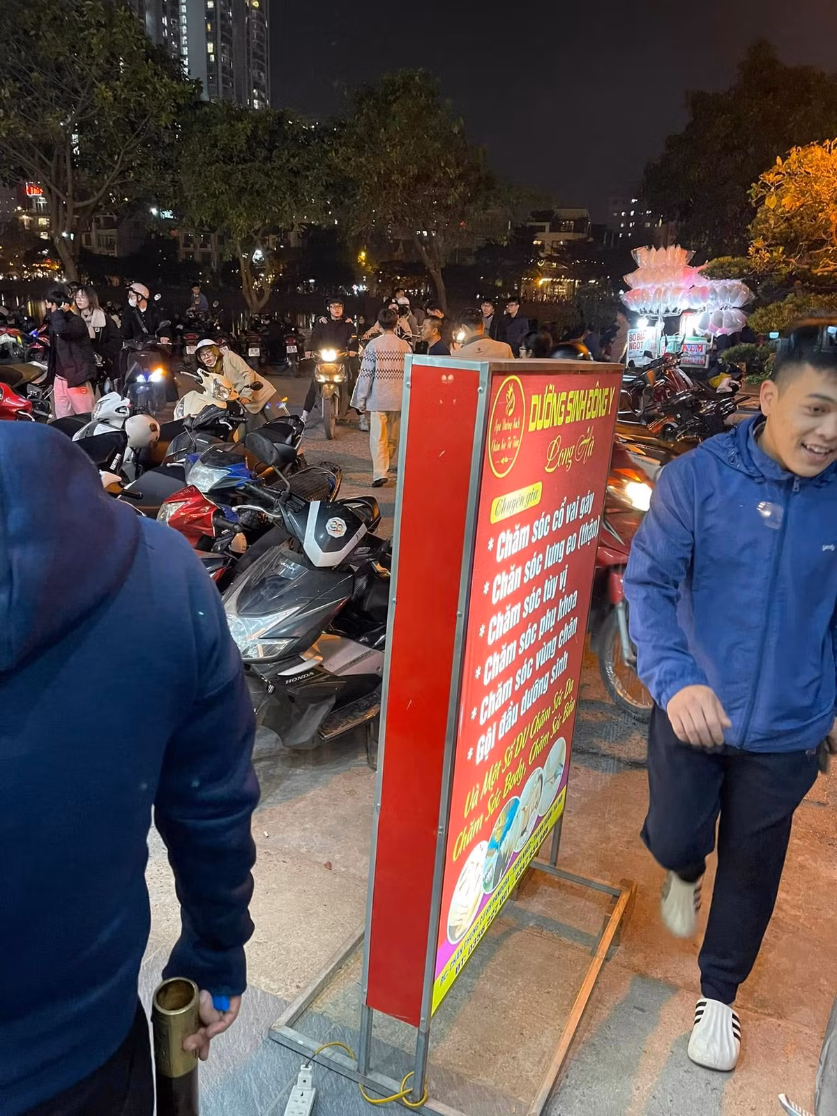 Theo Kế hoạch 375/KH-UBND năm 2024 của Ủy ban Nhân dân TP Hà Nội, thành phố sẽ bắn pháo hoa Tết Dương lịch 2025 ở 5 điểm với 6 trận địa bắn pháo hoa tầm cao kết hợp tầm thấp, bao gồm: Trước trụ sở Tòa soạn Báo Hà Nội Mới, quận Hoàn Kiếm; Trước Bưu điện Hà Nội, quận Hoàn Kiếm; Khuôn viên đường đua F1, phường Phú Đô, quận Nam Từ Liêm; Hồ Văn Quán, phường Văn Quán, quận Hà Đông; Thành cổ Sơn Tây, thị xã Sơn Tây; Trung tâm Thể dục thể thao huyện Đông Anh.