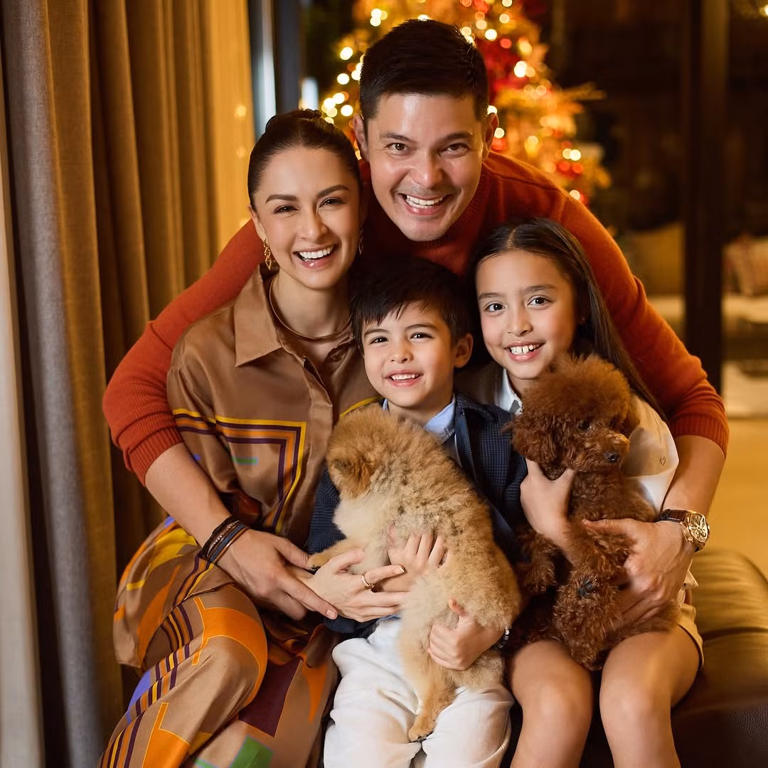 Cô thường xuyên chia sẻ những khoảnh khắc ngọt ngào bên chồng con trên mạng xã hội, khiến nhiều người ngưỡng mộ.