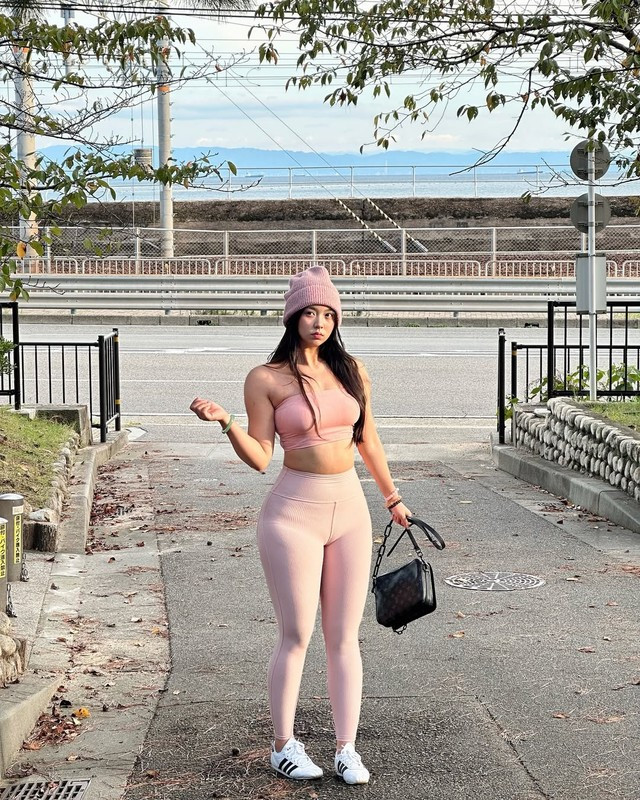 Những thiết kế đồ ôm sát được cô nàng ưa diện thường xuyên.