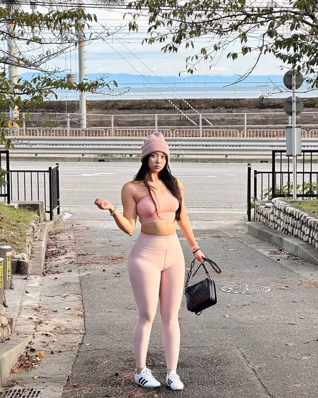 Những thiết kế đồ ôm sát được cô nàng ưa diện thường xuyên.