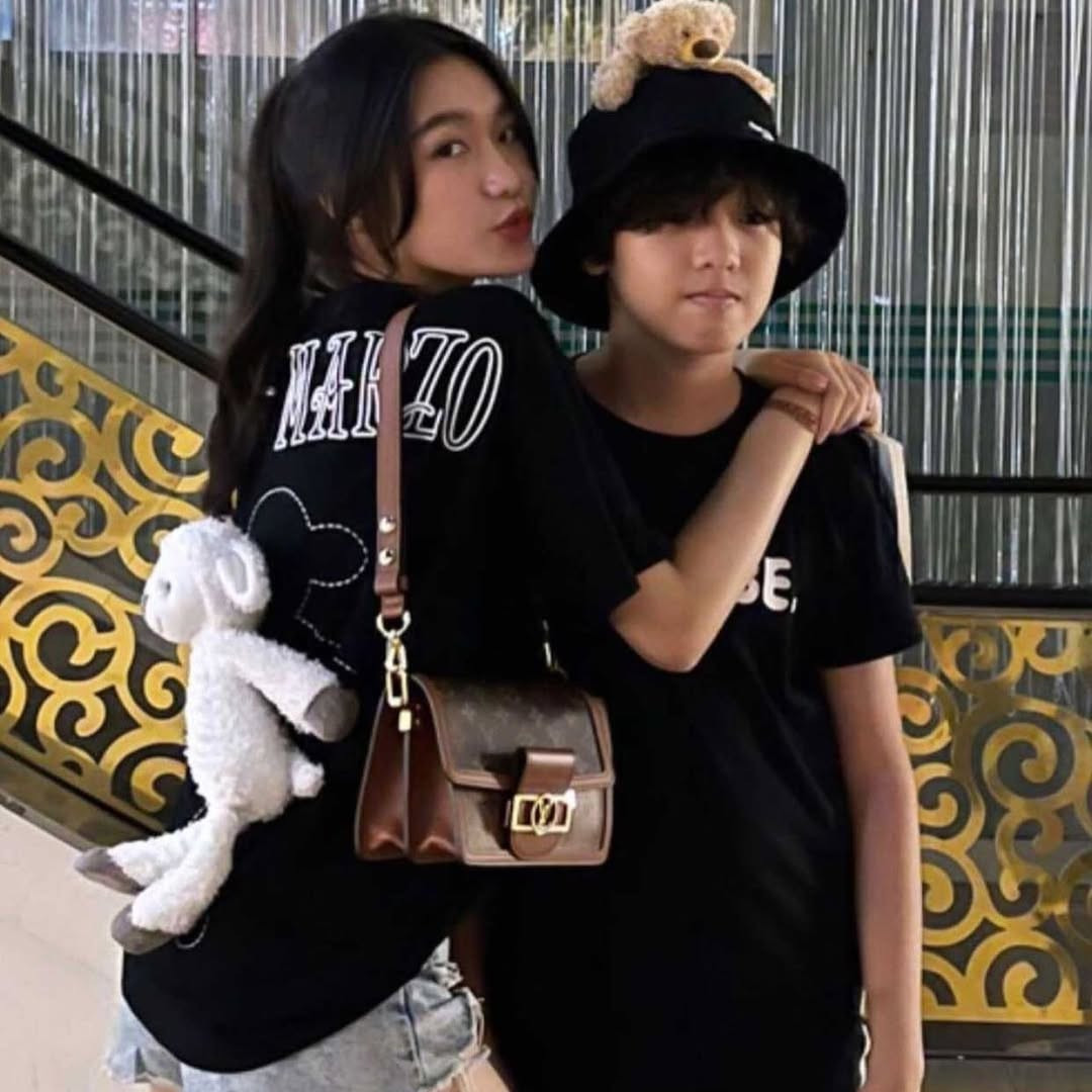 Hoàng Minh có tính nghệ sĩ, sở thích chơi đàn guitar.