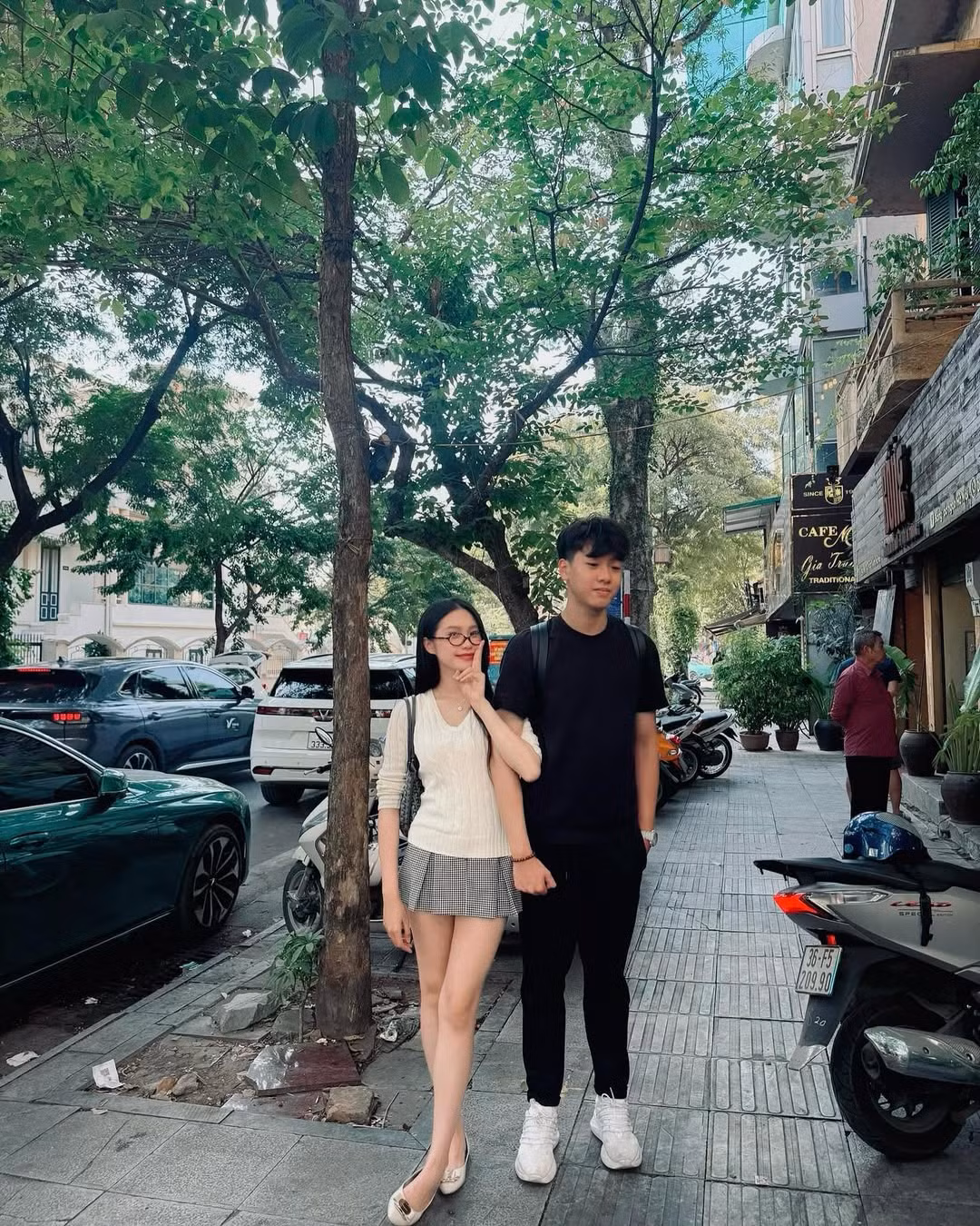 Doãn Hoàng Minh ra dáng thanh niên chững chạc, trổ mã điển trai.