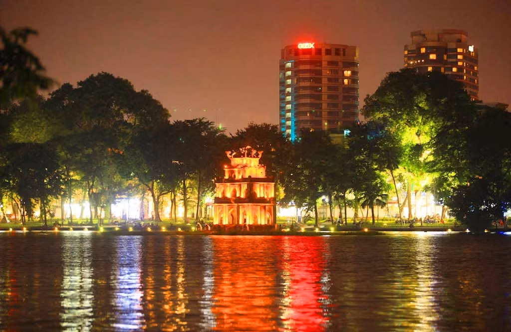 Mot ngay “phuot” Ha Noi dipTet duong lich 2025 tron “combo A-Z“-Hinh-7