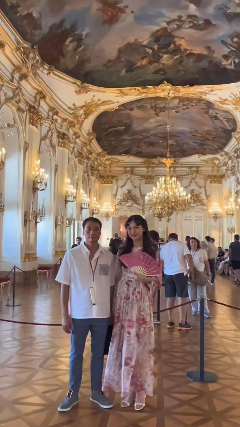 Dù không hoạt động showbiz, nhưng Thanh Tú vẫn được công chúng dõi theo nhờ nhan sắc thăng hạng, phong cách sang chảnh ngút ngàn.