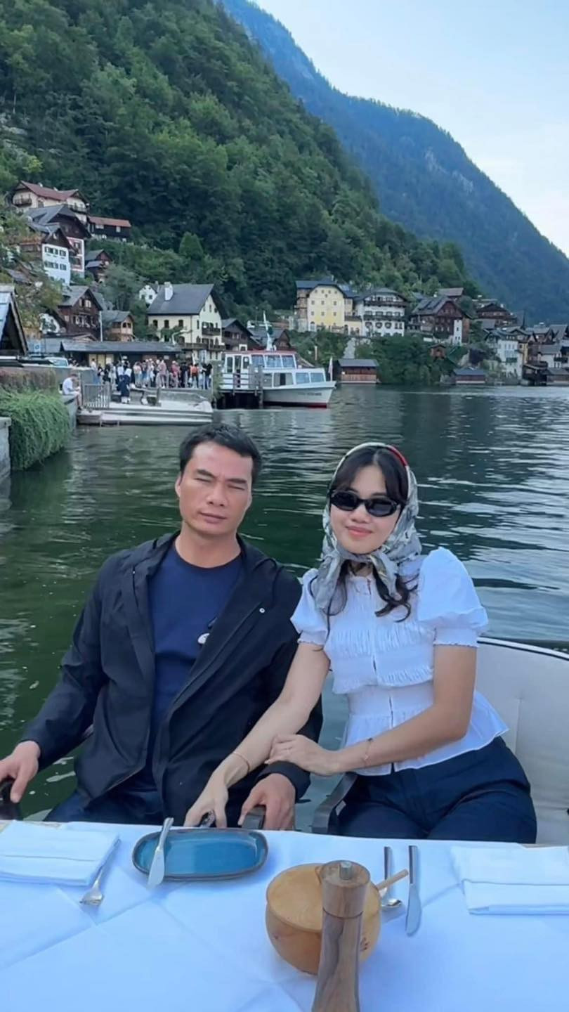 Mỹ nhân cao 1m81 sống trong nhung lụa đúng nghĩa với cuộc sống sang chảnh dát đầy hàng hiệu xa hoa, thường đi du lịch đến nhiều địa danh nổi tiếng trên thế giới.