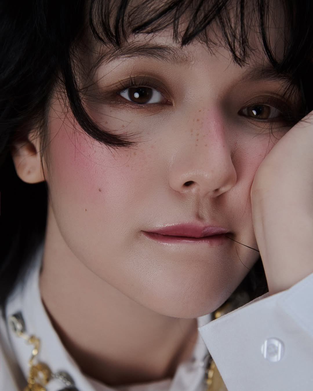 Được giới thiệu với tư cách là talent của công ty M-TP Entertainment, tuy nhiên từ khi ra mắt đến nay, Hải Tú liên tiếp vướng vào loạt ồn ào từ đời tư đến tình ái, chỉ tham gia vào vỏn vẹn 2 MV của Sơn Tùng.