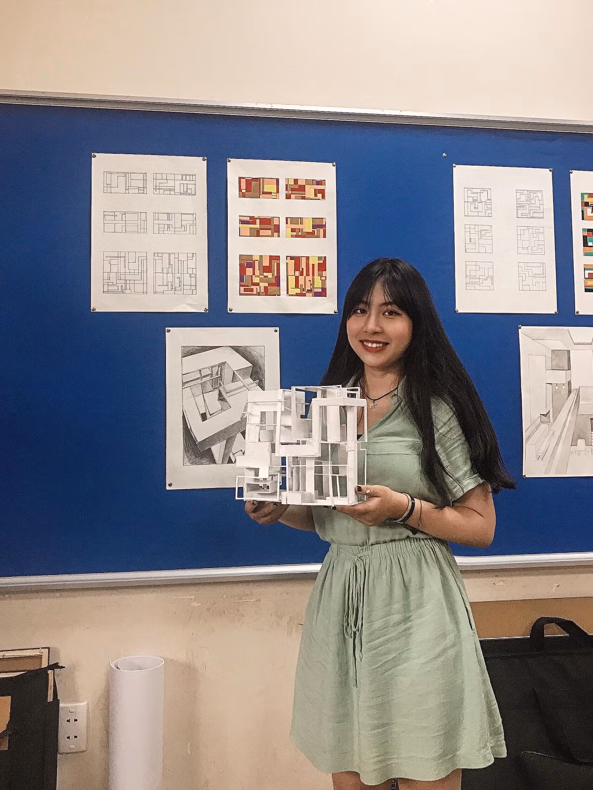 Lê Na còn được biết đến như là một nữ sinh nổi bật của trường THPT Đức Linh, Bình Thuận. Cô nàng từng giành được nhiều thành tích ấn tượng trong học tập.