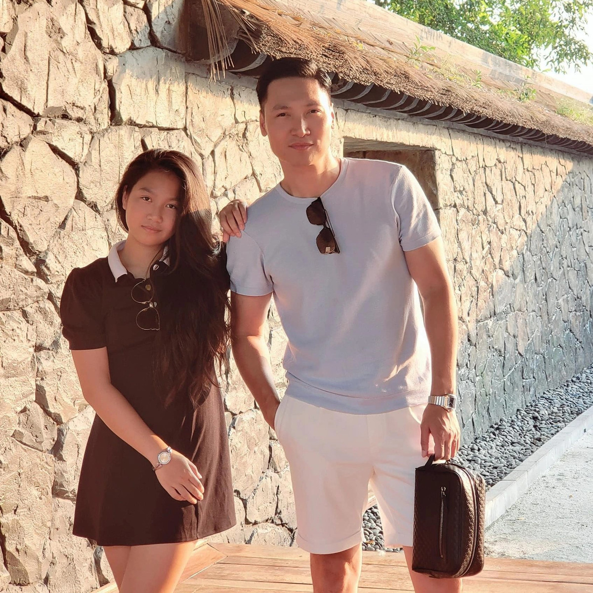 Phương Linh gây ấn tượng với gương mặt tròn, đường nét thanh tú, dễ thương.