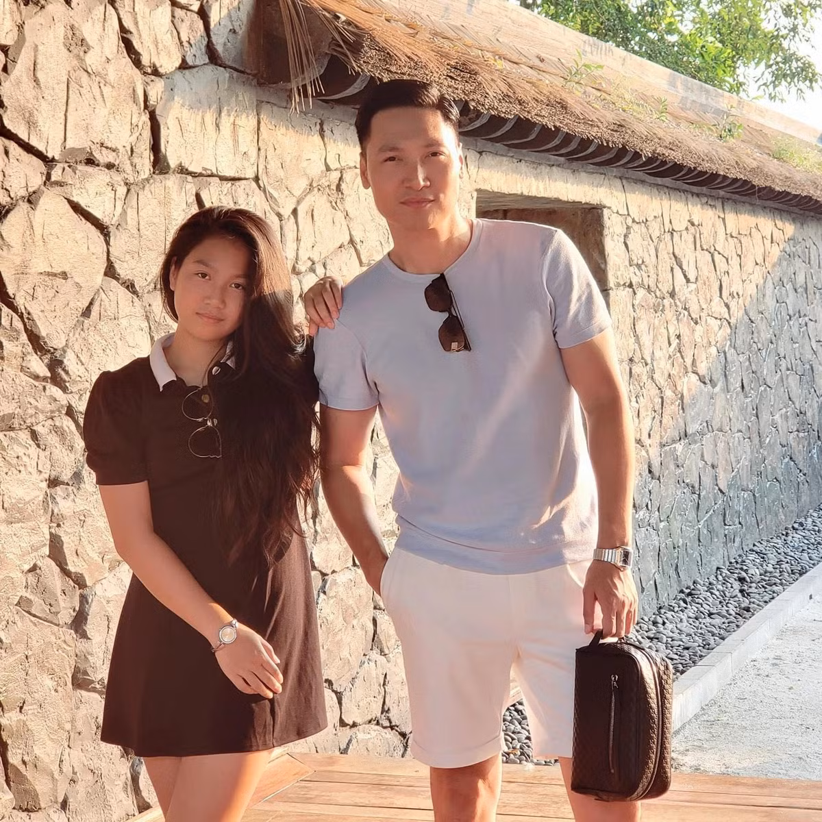 Phương Linh gây ấn tượng với gương mặt tròn, đường nét thanh tú, dễ thương.