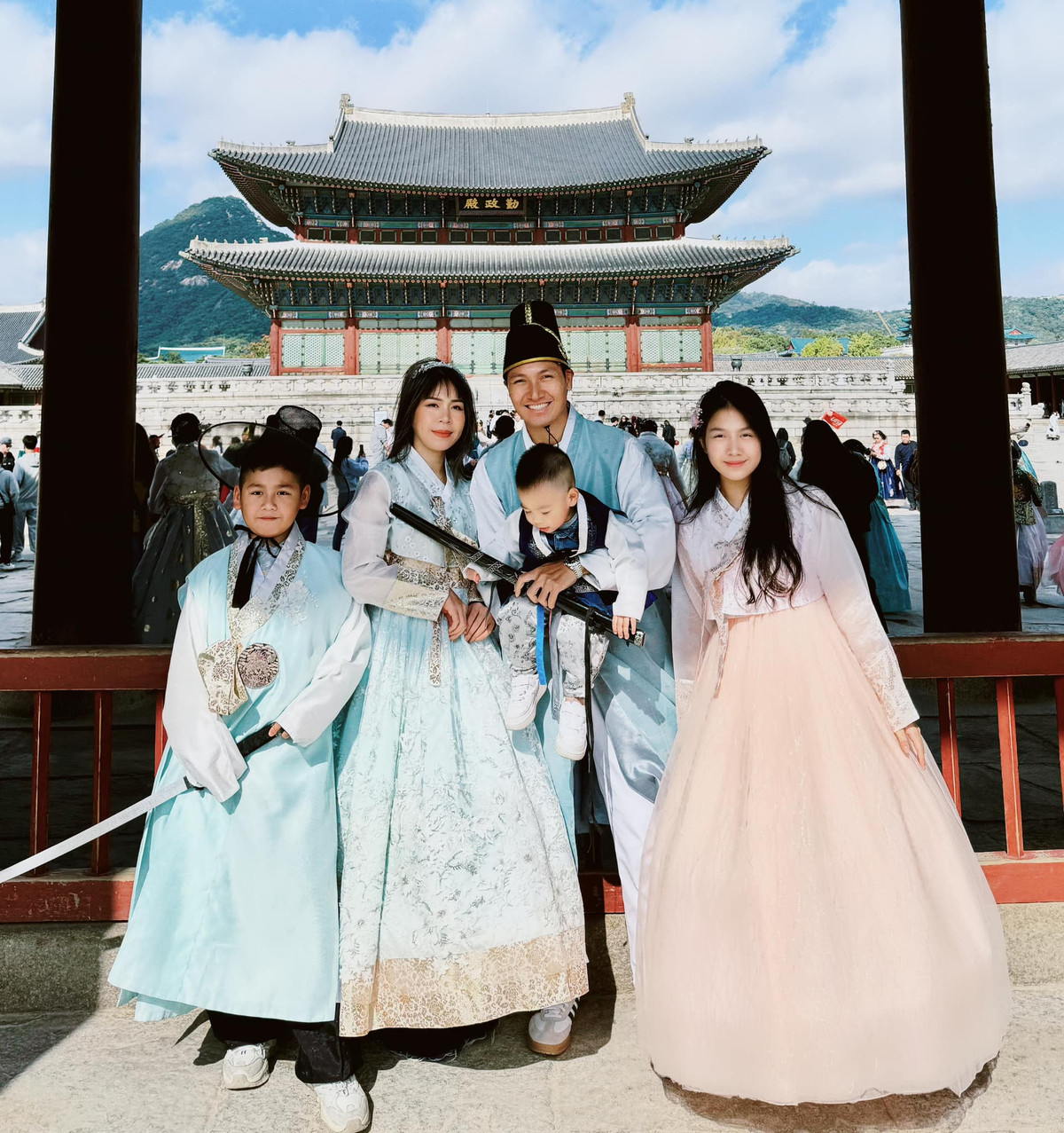 Sở hữu sắc vóc nổi bật, cô bé được nhiều người kỳ vọng sẽ là mỹ nhân tương lai của Vbiz.