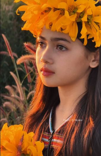 Khoảnh khắc nào của cô bé cũng khiến người đối diện xao xuyến.