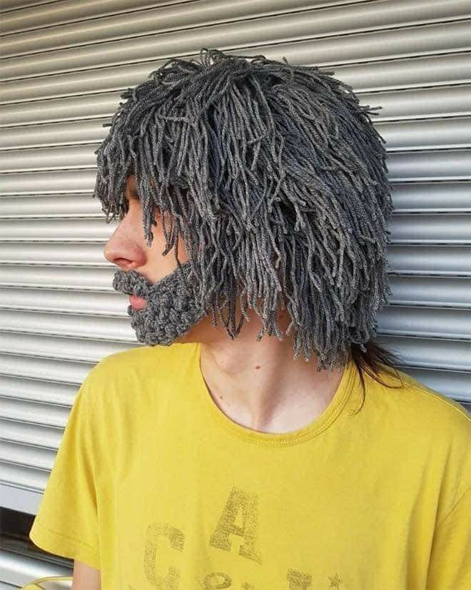 Mái tóc này chắc được lấy cảm hứng từ những người vô gia cư...