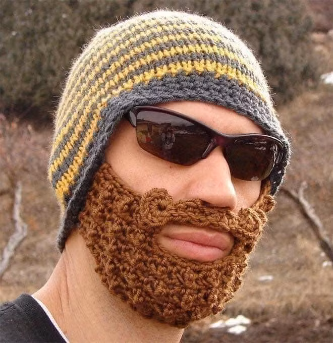 Khi những chiếc mũ len, khăn len đã trở nên quá quen thuộc thì nhiều người đã sáng tạo nên những bộ râu bằng len để giữ ấm vào mùa đông. Không biết ý tưởng làm râu len xuất phát từ ai, thế nhưng việc tạo ra các sản phẩm độc đáo này đang trở thành một trào lưu ở nhiều nước xứ lạnh.