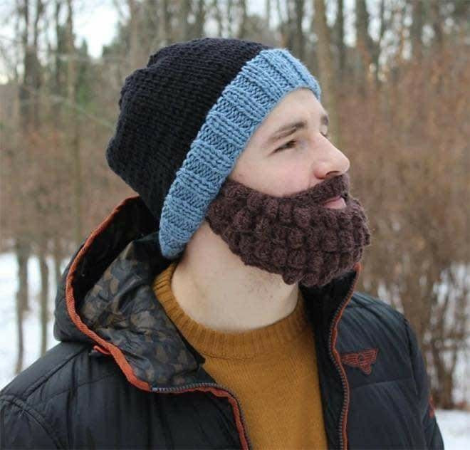 Những chiếc râu len được tạo hình kiểu râu quai nón rậm rạp, sử dụng các màu sắc trầm như nâu, đen, cam nâu đậm.